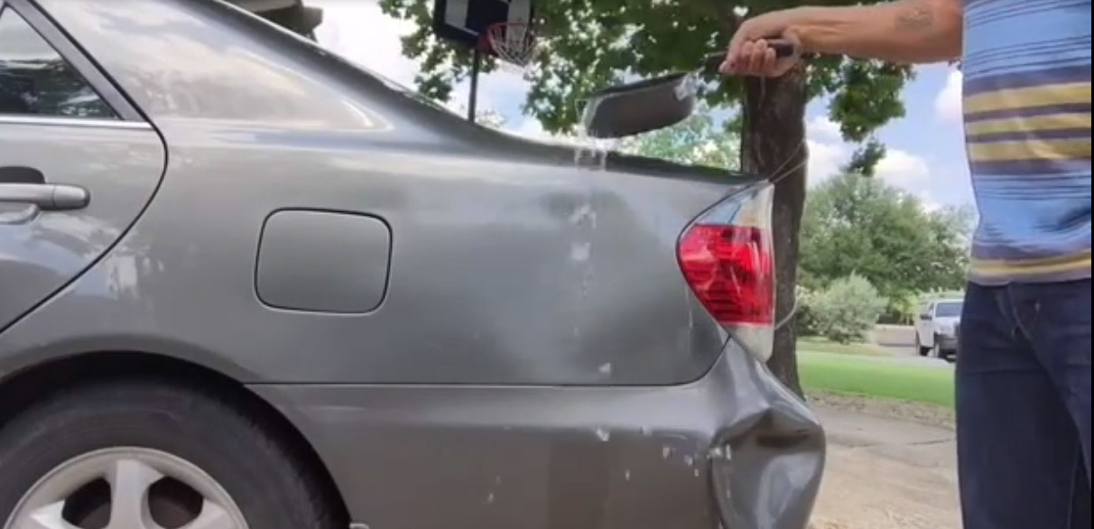 Tự xử lý vết móp, lõm trên thân ô tô bằng nước sôi