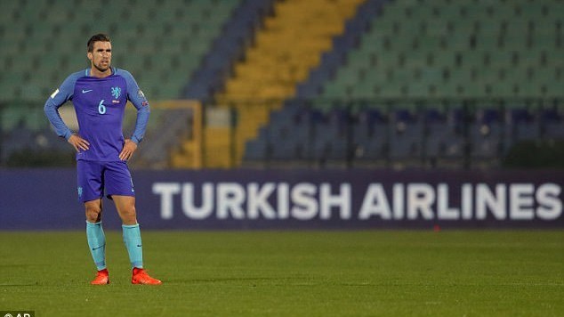 Phơi áo ở xứ hoa hồng, Hà Lan nguy cơ hụt vé dự World Cup 2018