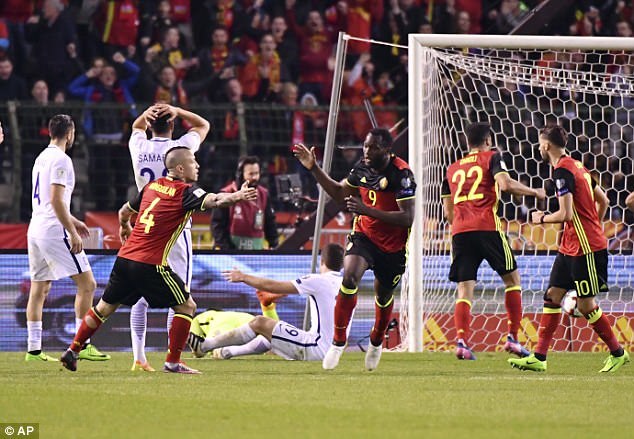 Chơi hơn người, Bỉ thoát thua phút cuối nhờ Lukaku