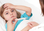 TS Nhi khoa: Khi trẻ bị sốt, tuyệt đối không làm 5 điều sau