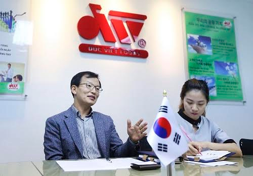 Xúc xích Đức Việt ‘đổi chủ’, không đổi tên