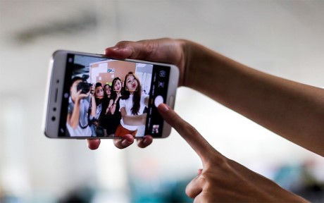 Camera selfie kép là tính năng đáng chú ý nhất trên Oppo F3 Plus