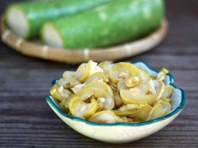 Cách làm bầu ngâm chua để dành nấu canh, kho thịt