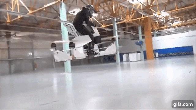 Xe máy bay lên trời, không sợ tắc đường