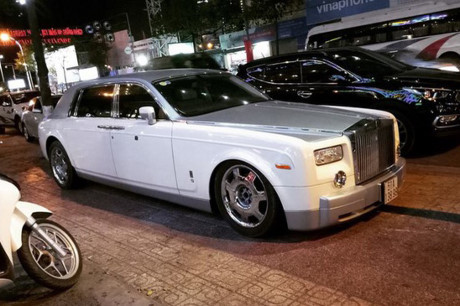 Rolls-Royce tiền tỷ của đại gia Trung Nguyên bị \'vặt\' logo