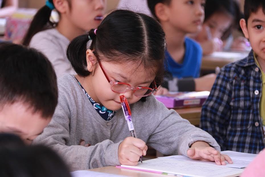 Lương 25 triệu vẫn chật vật với học phí của con