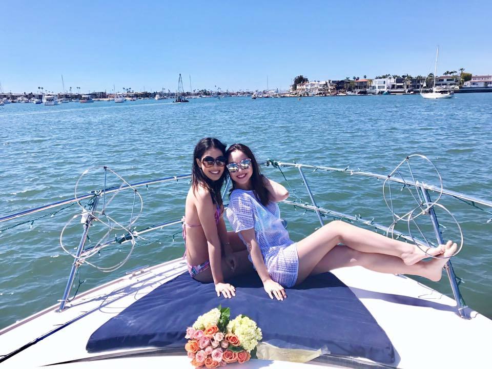 Chị em Jennifer Phạm đọ dáng trên du thuyền triệu đô ở Mỹ