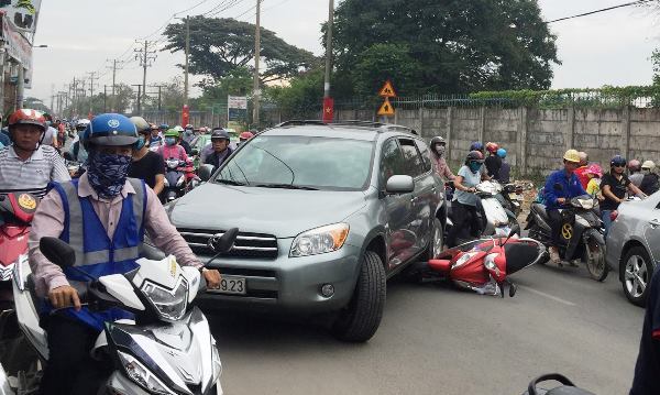 Bị đánh nhừ tử vì dám xem thường mạng sống người đi đường