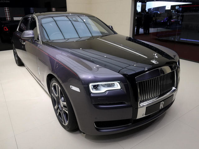 Rolls-Royce đã đắt tiền còn nạm thêm kim cương