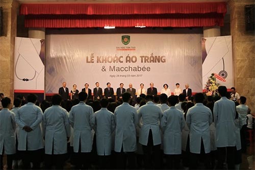 Khoa Y ĐH Tân Tạo tưởng nhớ, tri ân người hiến xác