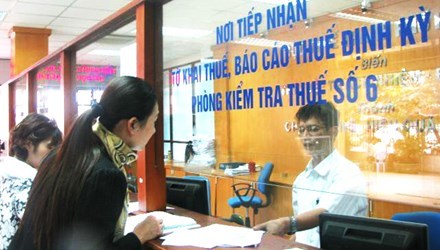 Chấn chỉnh việc tuyển tạp vụ, bảo vệ đi làm cán bộ thuế