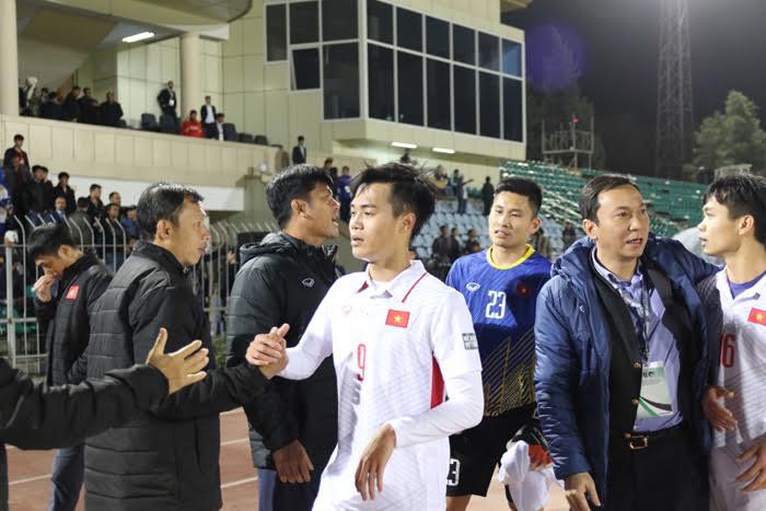 Văn Toàn: 900 phút tịt ngòi ở V-League, 7 phút tỏa sáng trên tuyển VN