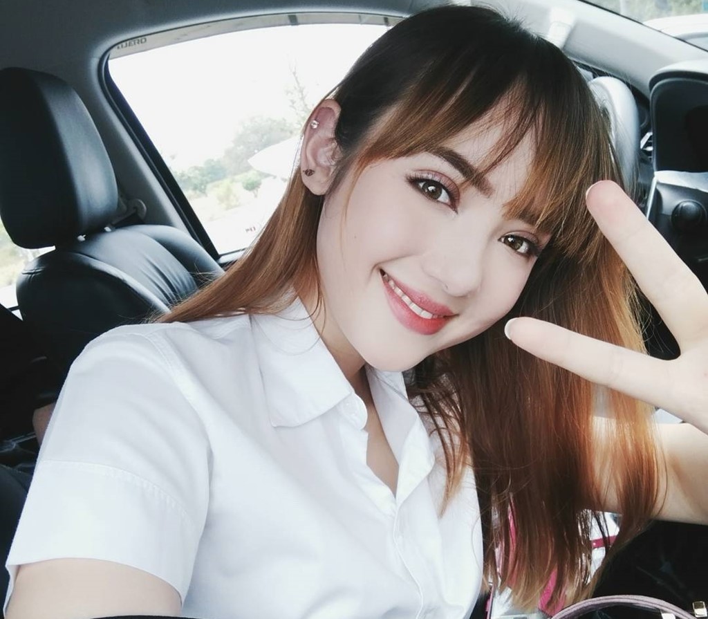 Hot girl Thái Lan cover 'Bèo dạt mây trôi' giờ ra sao?