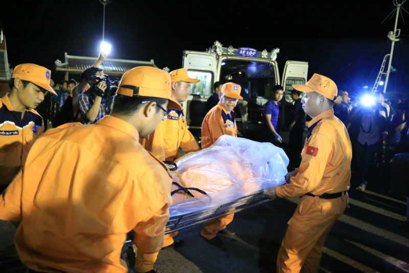 Tìm thấy thi thể thợ máy tàu Hải Thành 26 trên mặt biển