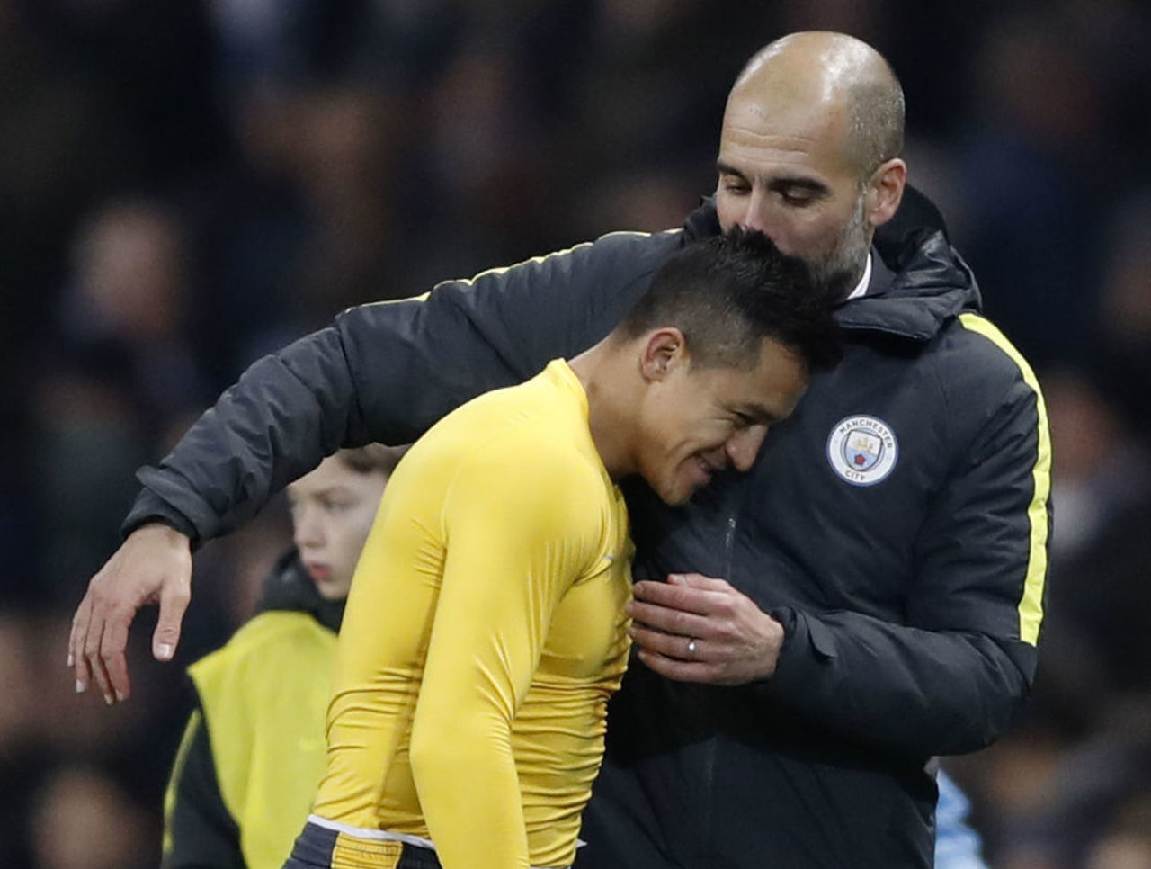 Pep phá giá Sanchez, Klopp rút ruột Real