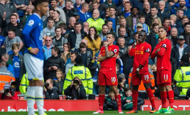 Hàng công bùng nổ, Liverpool đè bẹp Everton