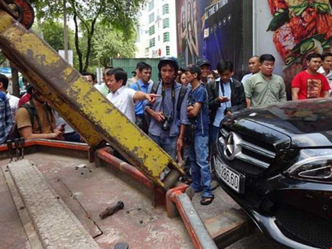 Đúng, sai từ lệnh cẩu xe của ông Hải