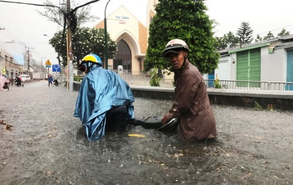 Vì sao TP.HCM liên tục có mưa lớn trái mùa trong mùa khô?