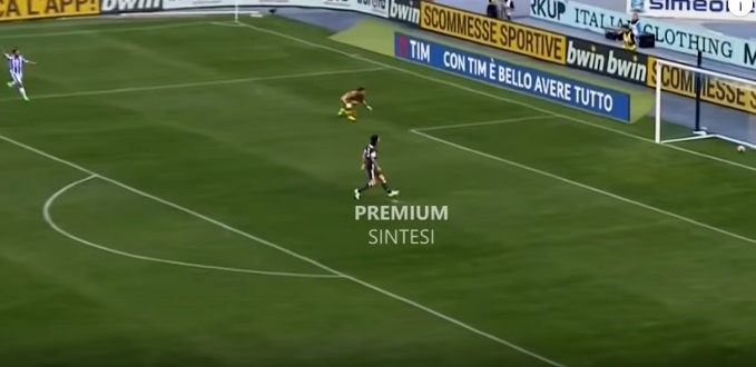 Phì cười với pha xử lý khiến Milan ôm hận của Donnarumma