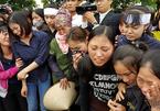 Phút tiễn bé bị sát hại ở Nhật, trăm người bật khóc