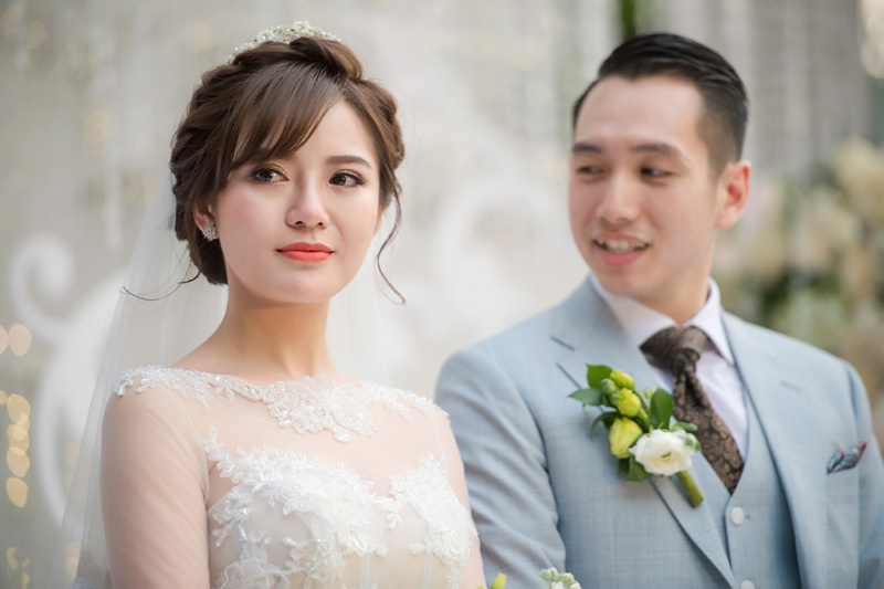 Hot girl Hà thành bật khóc ngày lên xe hoa với đại gia xây dựng