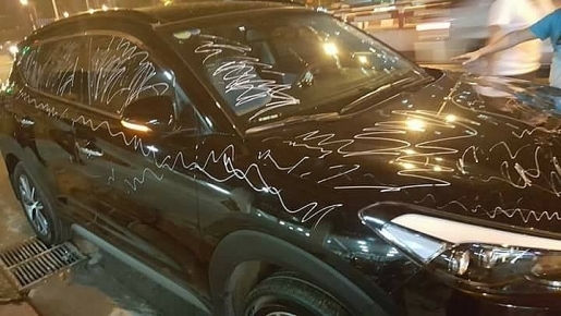 Ô tô bị chủ nhà vẽ sơn khắp xe 'trừng phạt': Chủ xe quyết 'không tha'
