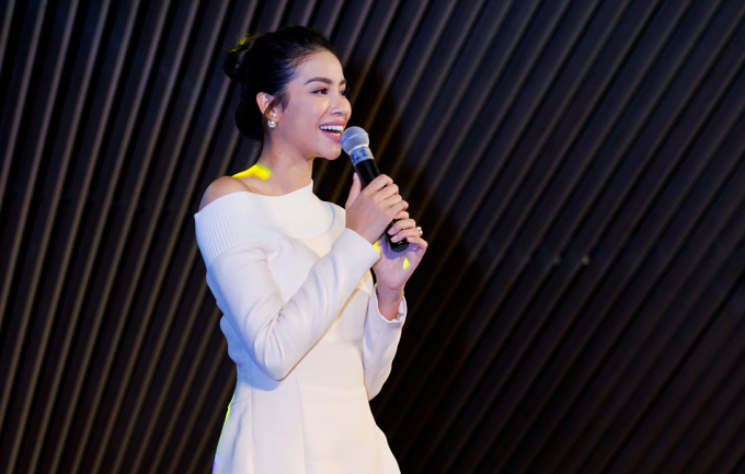 Bất ngờ với giọng hát của Hoa hậu Phạm Hương