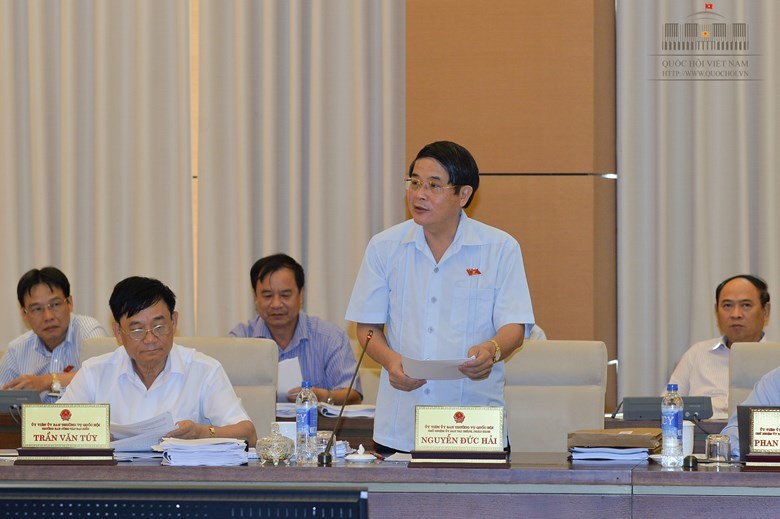 Đề xuất cấm cơ quan nhà nước nhận quà xe sang