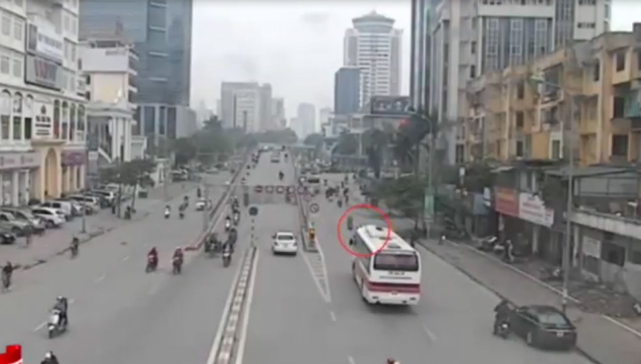 Camera lật mặt nhóm trộm đâm thủng lốp Fortuner lấy 1,6 tỷ