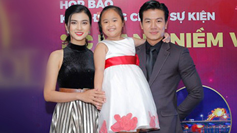 Hiếu Nguyễn tình tứ bên diễn viên 'Tuổi thanh xuân'