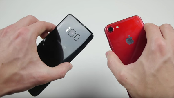 Galaxy S8 đánh bại iPhone 7 màu đỏ khi thả rơi tự do?