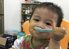 Mẹ Việt ở Singapore đòi quyền lợi cho con khi cậu bé thuận tay trái