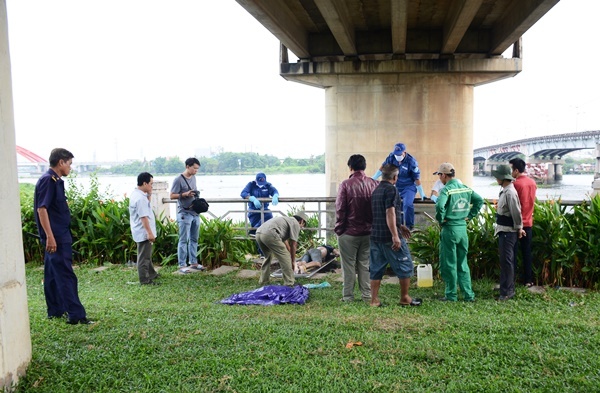 Suýt câu phải xác chết, cần thủ hoảng hốt bỏ chạy