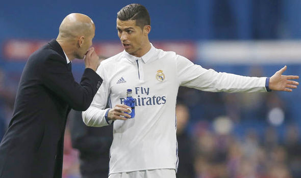 Ronaldo tức điên với Zidane, Pep chào thua Conte