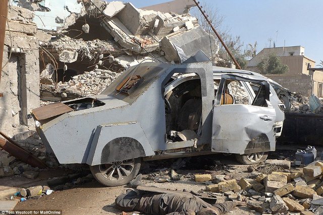 Cảnh tượng gây choáng trong xưởng xe bom của IS