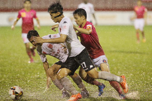 Vòng 12 Toyota V-League: Chạy lũ và trốn...thất nghiệp