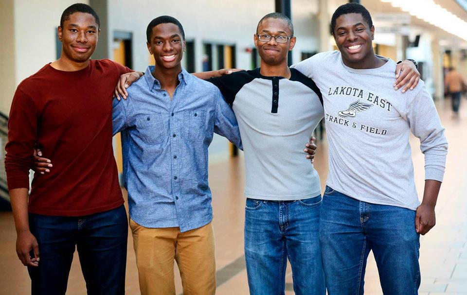 Bốn anh em sinh tư trúng tuyển nhóm 8 trường danh giá Mỹ