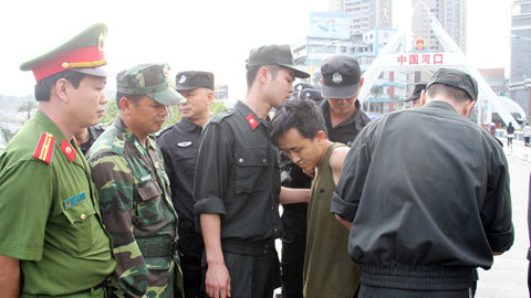 Nghi phạm Việt trốn nã chống cự bị công an TQ bắn chết