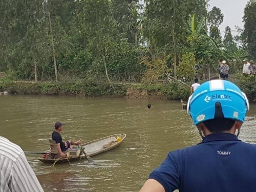 Nghi vấn tình địch ném gạch khiến người đàn ông chết đuối