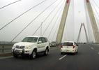 Tìm tài xế 5 ô tô phi ngược chiều trên cầu Nhật Tân