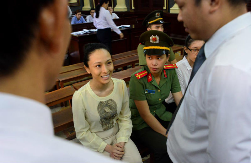 Hoa hậu Phương Nga có 'lừa' đại gia mua bán nhà?