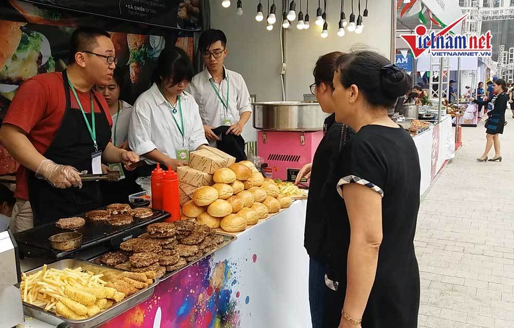 'Ăn món lạ, nghe nhạc hay' tại lễ hội văn hóa ẩm thực và giải trí quốc tế