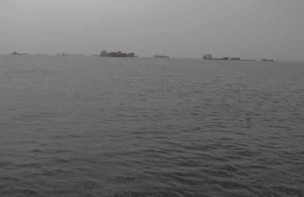 Phát hiện thi thể nam giới trôi dạt trên biển