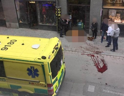 Video khoảnh khắc khủng bố lao xe tải vào đám đông ở Thụy Điển