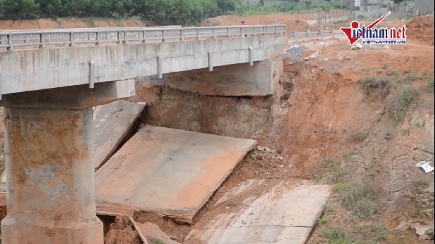 Công trình 700 tỷ chưa xong đã sạt lở