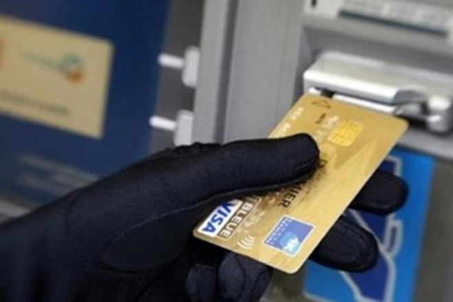 Siêu trộm mất vài giây lấy sạch tiền trong cây ATM