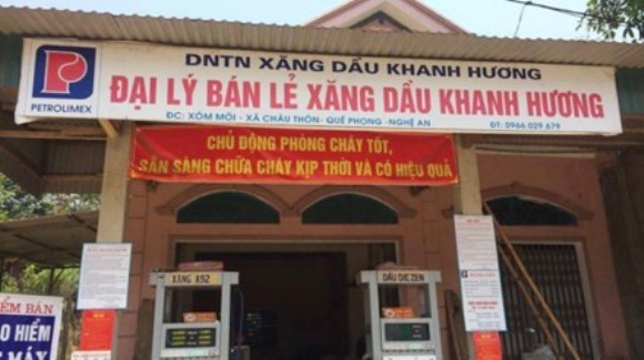 Nam sinh chích điện 220V vào nhân viên cây xăng để trả thù
