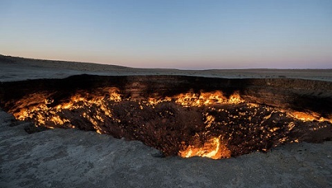 Bí ẩn 'cổng địa ngục' cháy hơn 40 năm không tắt