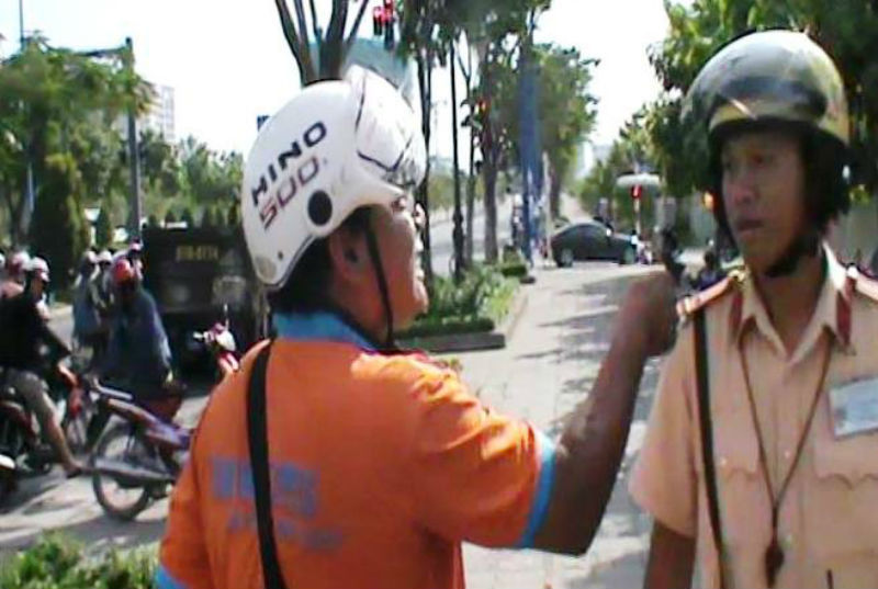 Bắt giữ người đàn ông tấn công đội phó CSGT