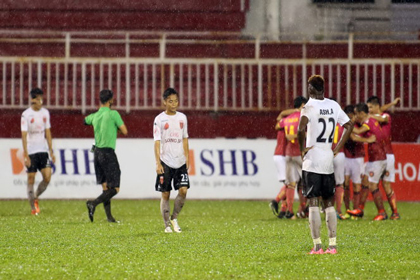 Vòng 12 V-League: Đá phản lưới, Long An chìm sâu dưới đáy